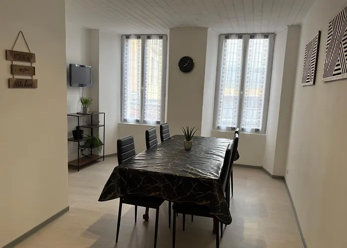 Centre-ville 2 6 Personnes Parking Proche Διαμέρισμα *